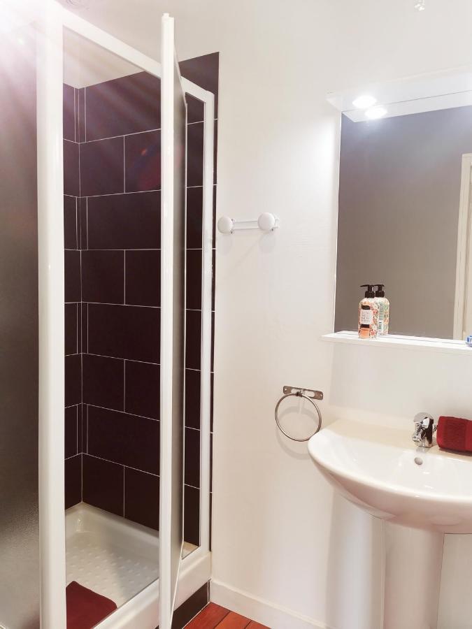 Studio Balcon De La Place Динан Екстериор снимка