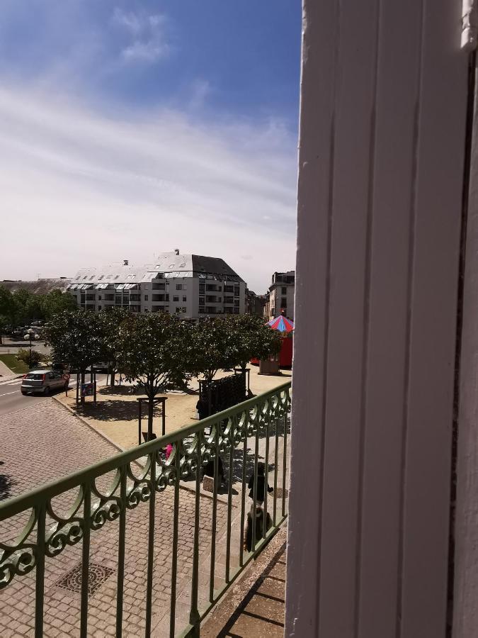 Studio Balcon De La Place Динан Екстериор снимка