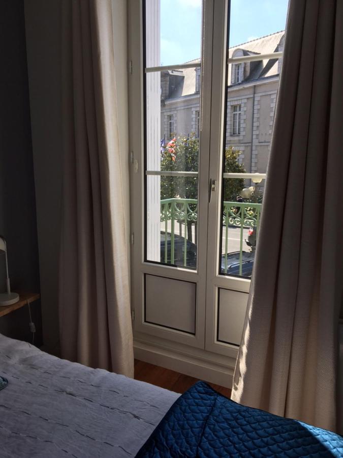 Studio Balcon De La Place Динан Екстериор снимка