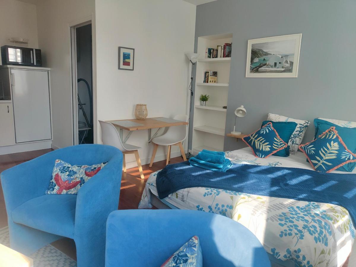 Studio Balcon De La Place Динан Екстериор снимка